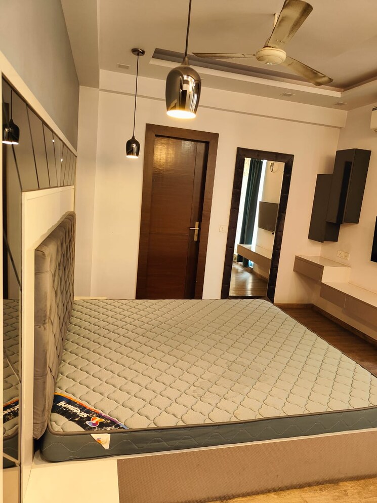 Bedroom, mahagun-mezzaria 3 Bedroom 2500 Sq.Ft. Apartment In Sector 78 Noida 9435992