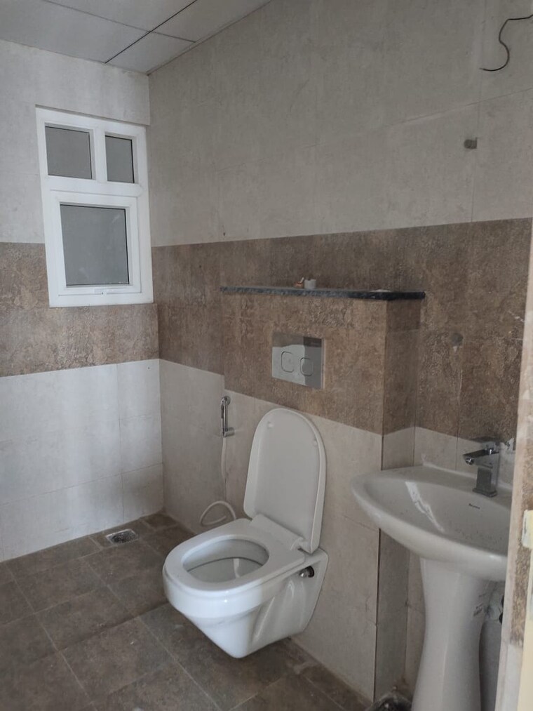 Bathroom, pacific-golf-estate 1 Bedroom 580 Sq.Ft. Apartment In Kulhan Dehradun 9436018