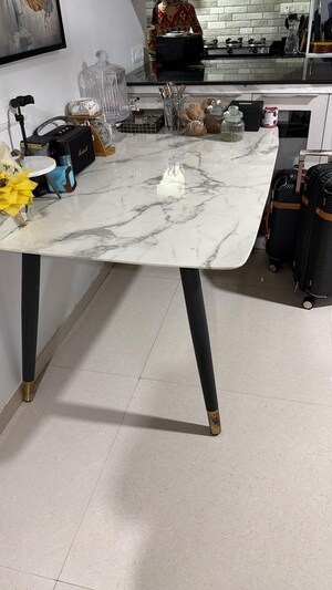 Team Area in 2 BHK Apartment at Raj Paradise B Wing CHS Ltd, Andheri East – for Rent