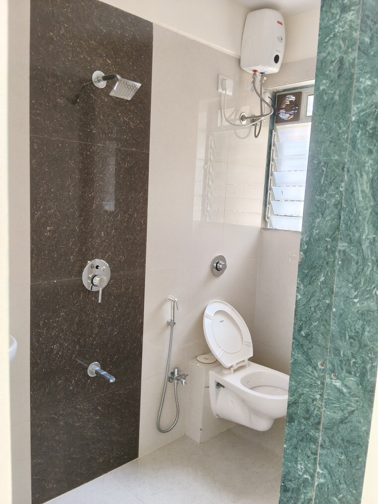 Bathroom, mohan-mahal 2 Bedroom 1000 Sq.Ft. Apartment In Panch Pakhadi Thane 9436120