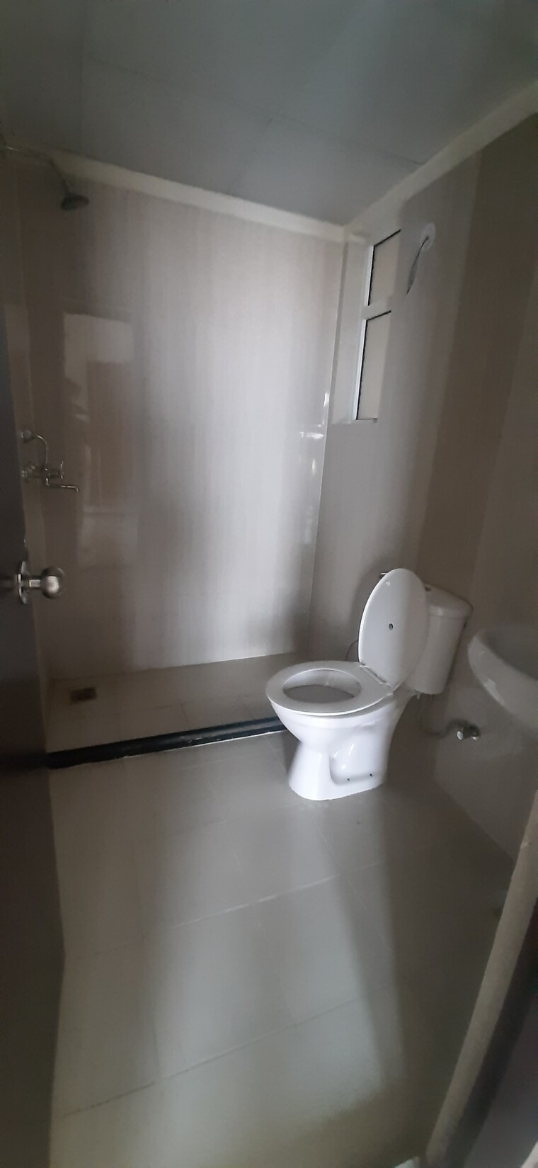 Bathroom, landcraft-golflinks-plaza 2 Bedroom 1135 Sq.Ft. Apartment In Pandav Nagar Ghaziabad 9436038