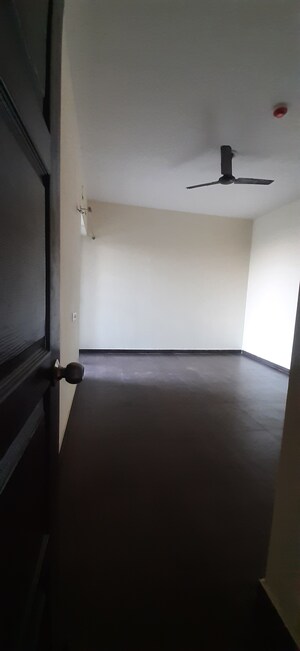 Room in 2 BHK Apartment at Landcraft Golflinks Plaza, Pandav Nagar – for Sale