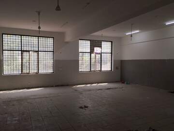 Room in  Office Space in IT/SEZ at Sector 63 – for Rent