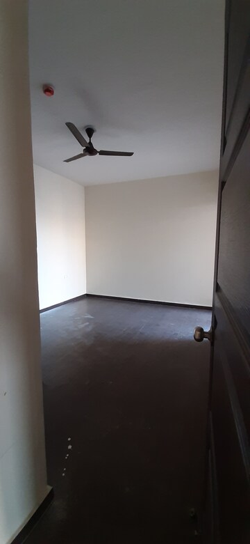 Room in 2 BHK Apartment at Landcraft Golflink Villas, Pandav Nagar – for Rent