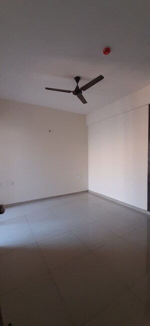 Room in 2 BHK Apartment at Landcraft Golflink Villas, Pandav Nagar – for Rent