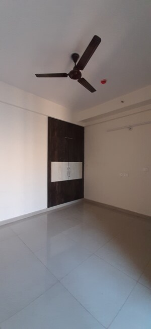 Furnished Amenities in 2 BHK Apartment at Landcraft Golflink Villas, Pandav Nagar – for Rent