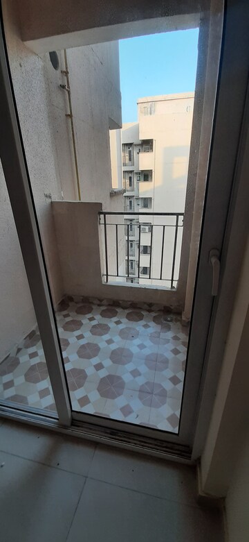 Room in 2 BHK Apartment at Landcraft Golflink Villas, Pandav Nagar – for Rent