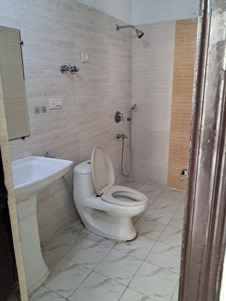 Bathroom, jkg-amba-g-residency 3 Bedroom 990 Sq.Ft. Apartment In Ahinsa Khand 2 Ghaziabad 9436121