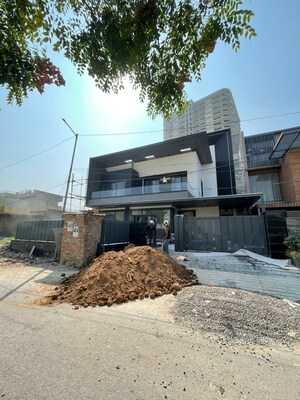 5 BHK Independent House For Sale in Aerocity