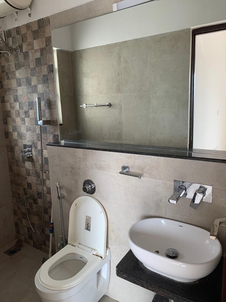 Bathroom, omkar-meridia 2 Bedroom 779 Sq.Ft. Apartment In Kurla West Mumbai 9436191