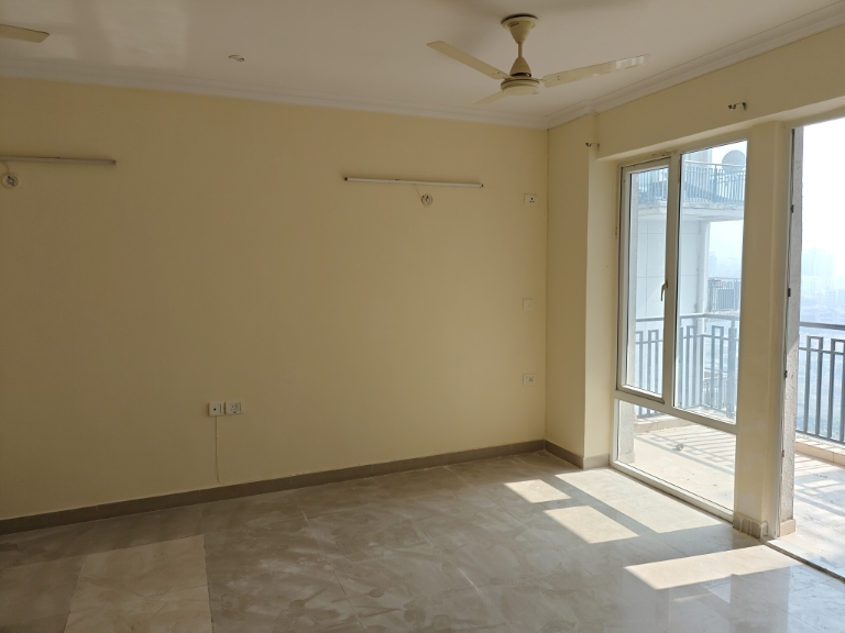 3.5 BHK + Servant Room Apartment For Rent in Sector 84