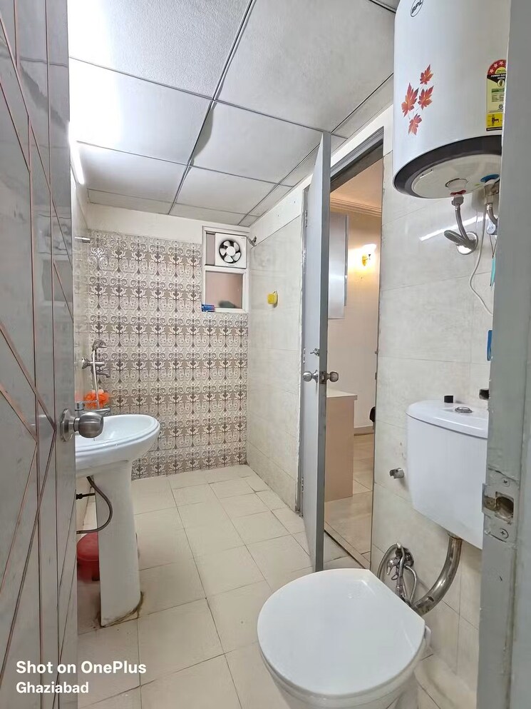 Bathroom, gaur-city-2-14th-avenue 3 Bedroom 900 Sq.Ft. Apartment In Sector 16c Greater Noida Greater Noida 9436198