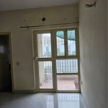 Room in 3 BHK Apartment at GLS Avenue 51, Sector 92 – for Rent