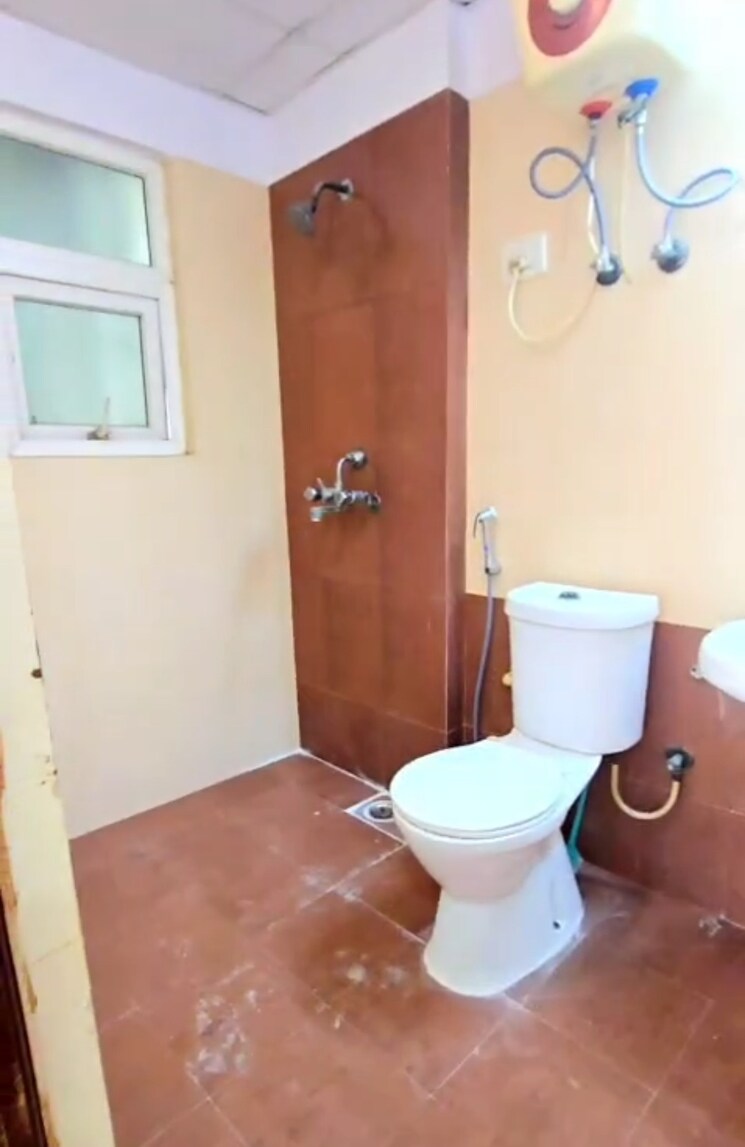 Bathroom, mahagun-moderne 3 Bedroom 1435 Sq.Ft. Apartment In Sector 78 Noida 9436234