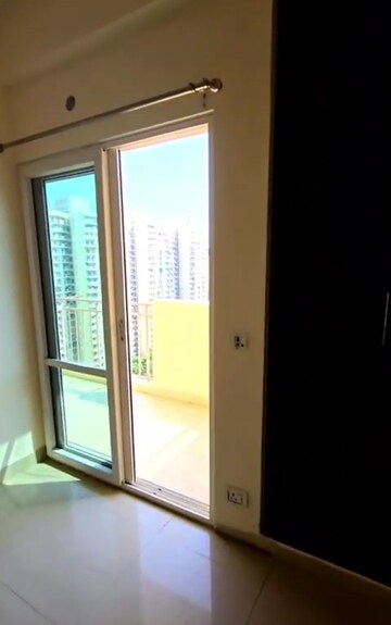 3 BHK Apartment For Sale in Mahagun Moderne, Sector 78