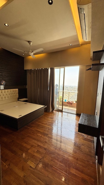 Bedroom in 4 BHK Apartment at Omkar Alta Monte, Malad East – for Rent