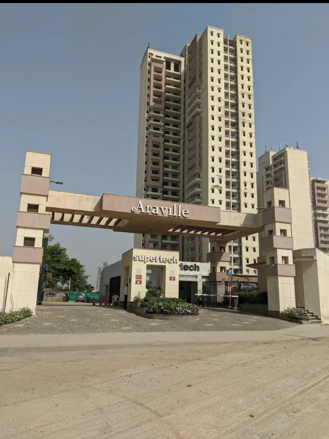 3 BHK 1945 Sq.Ft. Apartment in Supertech Araville