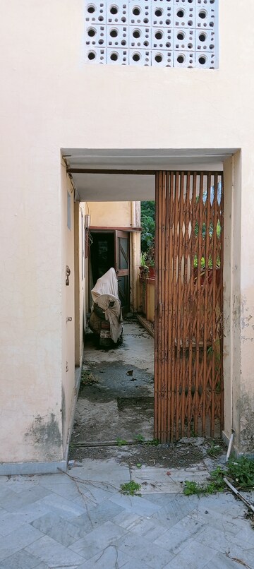 Building Lobby in 5 BHK Independent House at Alambagh – for Sale