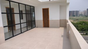 Room in 6+ BHK Independent House at Unitech The Palms, Sector 117 – for Sale