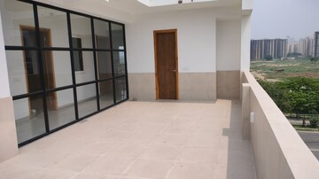 Room in 6+ BHK Independent House at Unitech The Palms, Sector 117 – for Sale