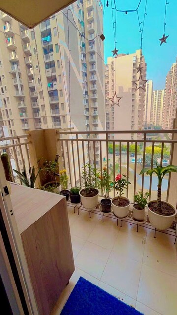 Master Bedroom in 2 BHK Apartment at Gaur City 7th Avenue, Sector 4 Greater Noida – for Rent