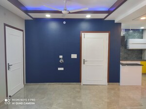 Room in 2.5 BHK Apartment at Pacific Estate, Mohit Nagar – for Sale