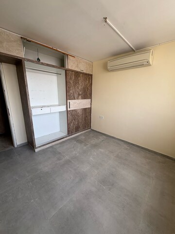 Room in 3 BHK Apartment at Satellite – for Rent