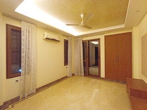 Room in 4 BHK Builder Floor at Greater Kailash ii – for Rent