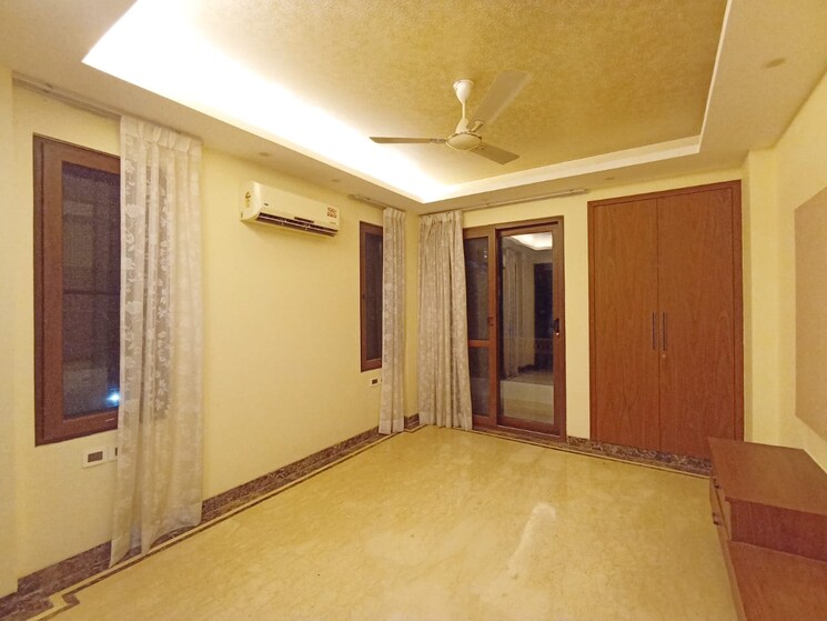 Room, greater kailash ii 4 Bedroom 400 Sq.Yd. Builder Floor In Greater Kailash ii Delhi 9436427
