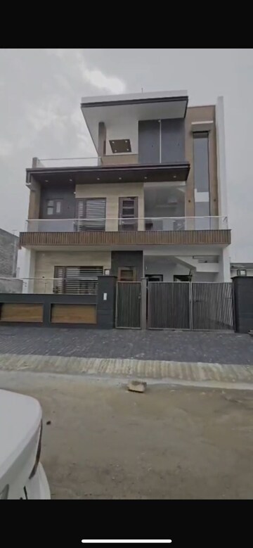 5 BHK Independent House For Sale in Sector 66