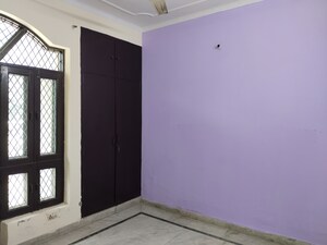 Room in 3 BHK Builder Floor at Ashoka Enclave 3, Sector 35 – for Rent
