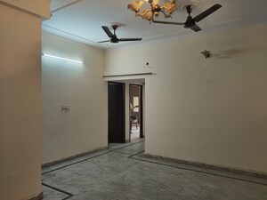 Room in 3 BHK Builder Floor at Ashoka Enclave 3, Sector 35 – for Rent
