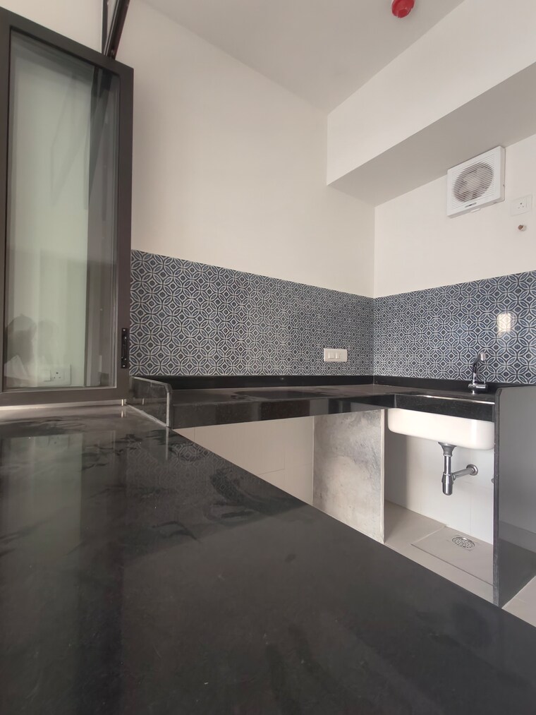 Kitchen, lodha-splendora 3 Bedroom 1124 Sq.Ft. Apartment In Ghodbunder Road Thane 9436563