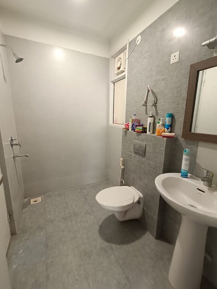 Bathroom, mahagun-mirabella 4 Bedroom 2720 Sq.Ft. Apartment In Sector 79 Noida 9436515