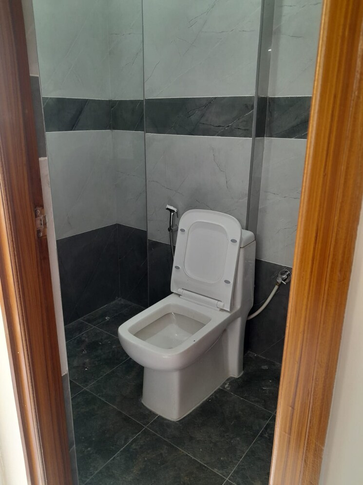 Bathroom, koramangala 1 Bedroom 400 Sq.Ft. Builder Floor In Koramangala Bangalore 9436530