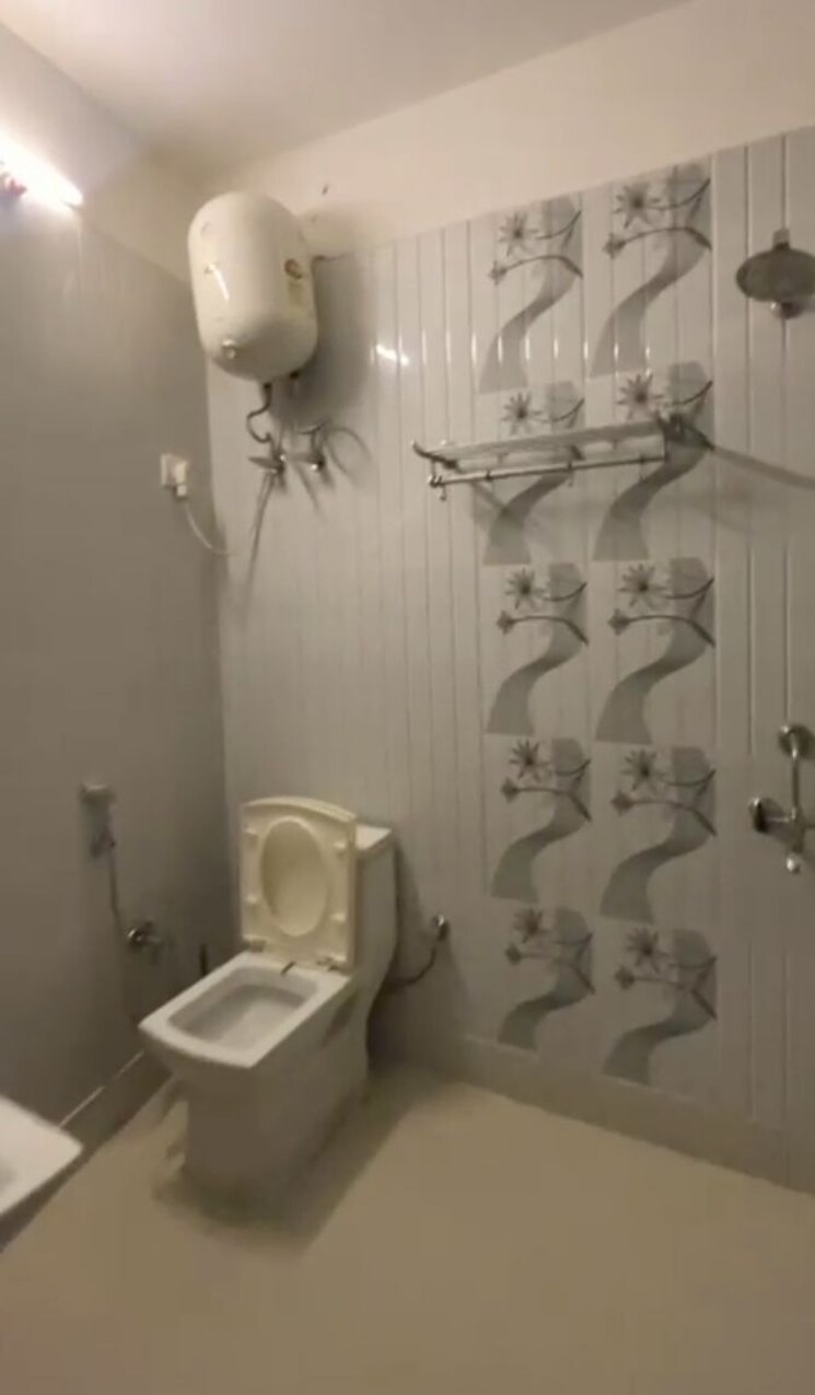 Bathroom, chattarpur 2 Bedroom 830 Sq.Ft. Builder Floor In Chattarpur Delhi 9436562