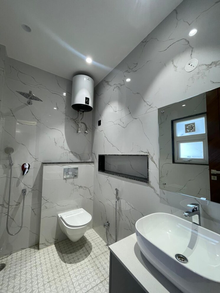 Master Bedroom, chittaranjan park 3 Bedroom 160 Sq.Yd. Builder Floor In Chittaranjan Park Delhi 9436535