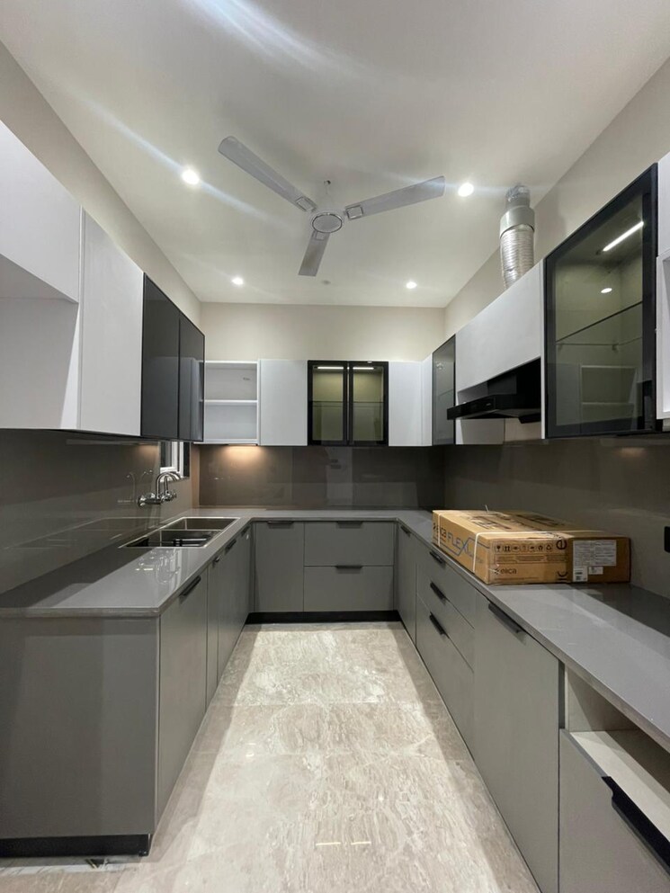 Kitchen, chittaranjan park 3 Bedroom 160 Sq.Yd. Builder Floor In Chittaranjan Park Delhi 9436535