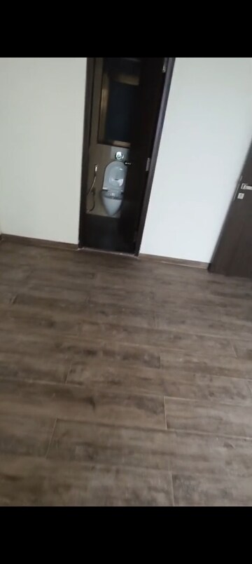 Room in 2 BHK Apartment at Jyoti Sukriti, Goregaon East – for Rent