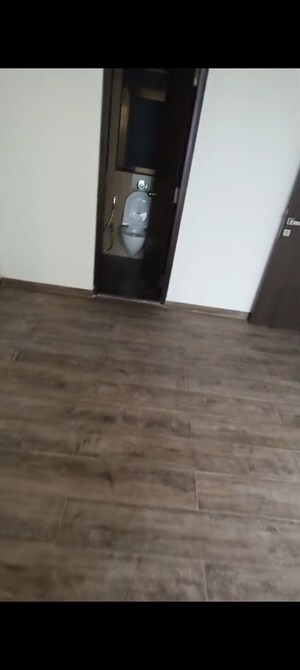 Room in 2 BHK Apartment at Jyoti Sukriti, Goregaon East – for Rent