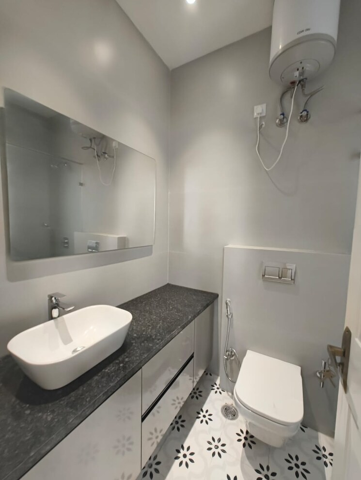 Master Bedroom, chittaranjan park 3 Bedroom 233 Sq.Yd. Builder Floor In Chittaranjan Park Delhi 9436559