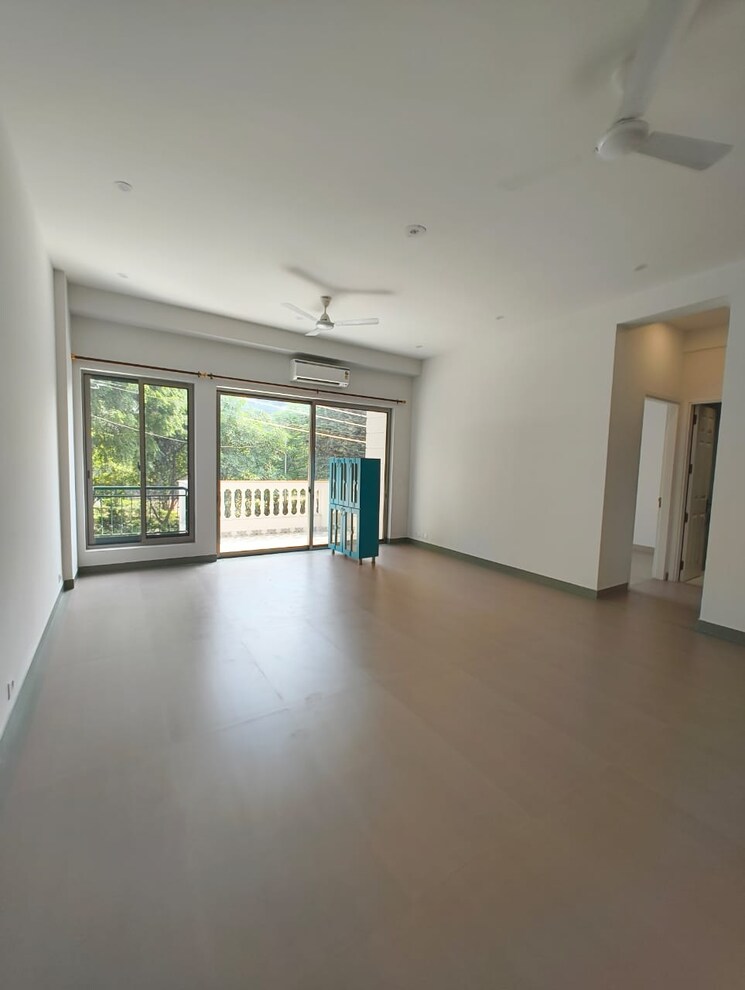 Room, chittaranjan park 3 Bedroom 233 Sq.Yd. Builder Floor In Chittaranjan Park Delhi 9436559