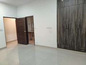 4 BHK Apartment For Rent in Elite Golf Green, Sector 79