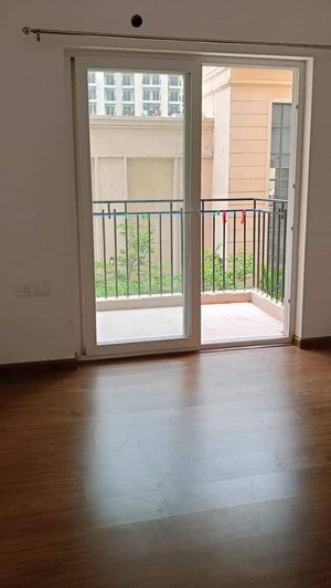 Room in 3 BHK Apartment at ATS Happy Trails, Sector 10 Greater Noida – for Rent
