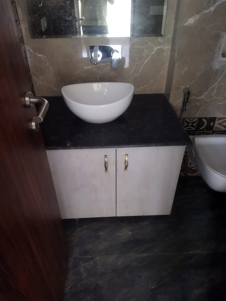 Bathroom, east-of-kailash-block-b-rwa 3 Bedroom 2000 Sq.Ft. Apartment In East Of Kailash Delhi 9436576