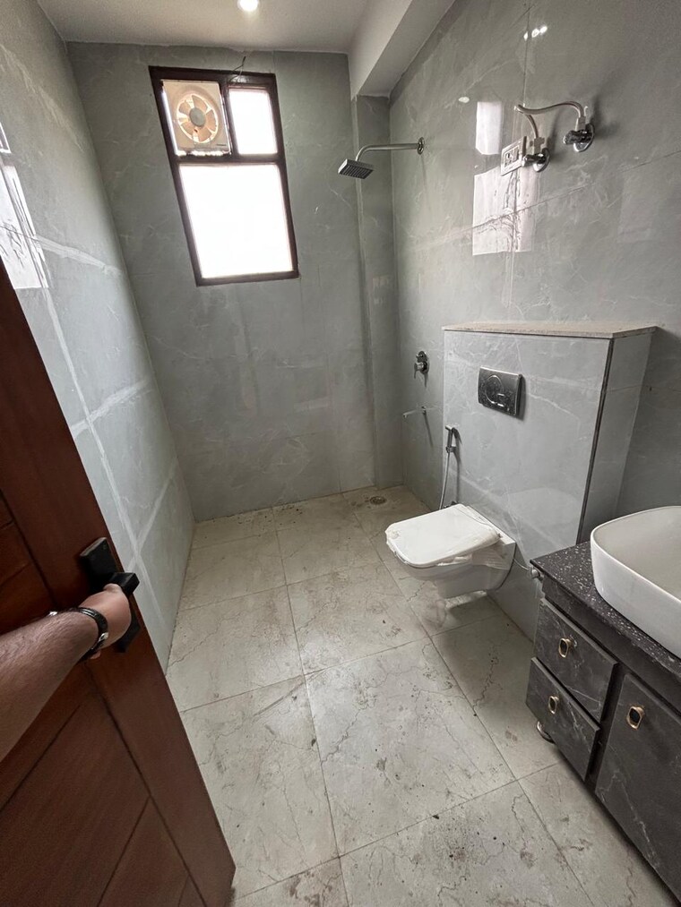 Bathroom, disha-cghs 3 Bedroom 204 Sq.Yd. Builder Floor In Sector 48 Faridabad 9436620