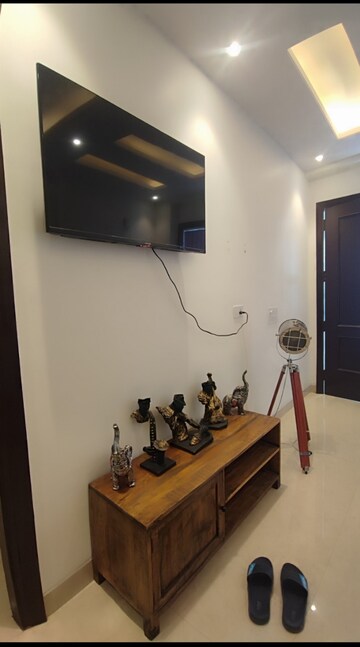 Furnished Amenities in 1.5 BHK Builder Floor at Chattarpur – for Rent