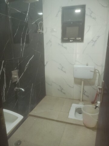 Bathroom in 2.5 BHK Builder Floor at Signature The Millennia 3, Sector 37d – for Rent