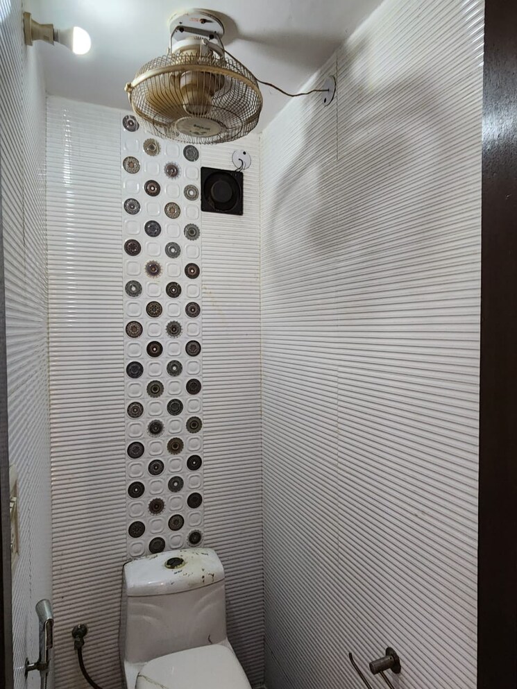 Bathroom, east of kailash 2 Bedroom 1350 Sq.Ft. Builder Floor In East Of Kailash Delhi 9436621