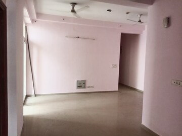 Room in 3 BHK Apartment at Mahagun Mywoods, Sector 16c Greater Noida – for Rent